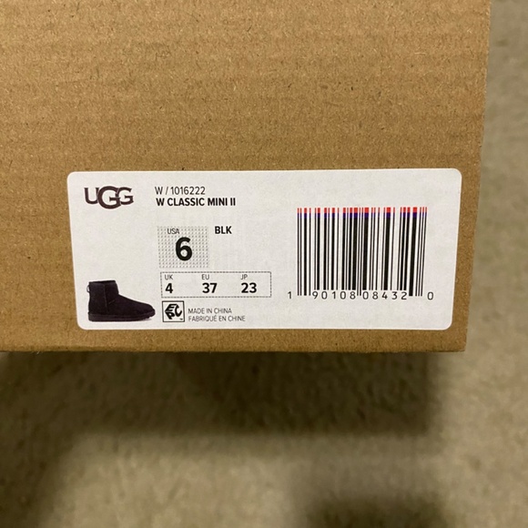 BRAND NEW UGG Classic Mini II - Picture 3 of 3